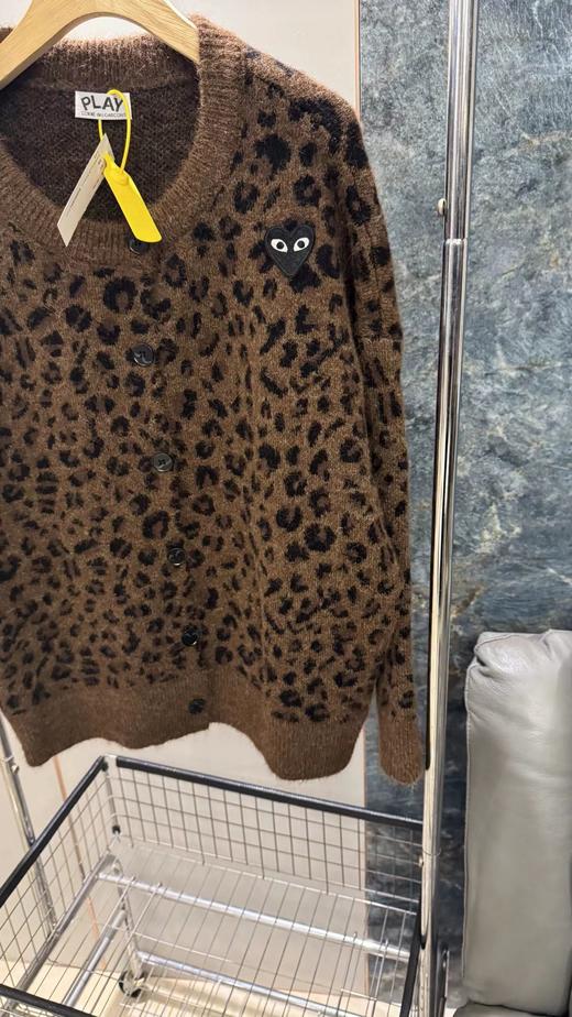 F032077复古甜酷休闲风V领单排纽扣豹纹针织开衫外套 商品图9