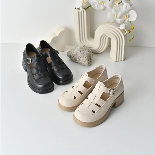 经典鲨2026夏季专柜新品牛皮革百搭圆头4.5cm罗马编织凉鞋女KW233-629031 商品图3