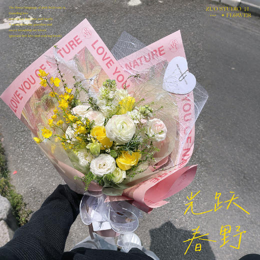 白羊座鲜花轻奢款【光跃春野】金枝玉叶3支/跳舞兰1支/白桔梗6朵/喷泉草2支/白罗兰2支/雪柳花1支/洋牡丹1支/鸵鸟毛1支/仪式感鲜花/春日鲜花 商品图3