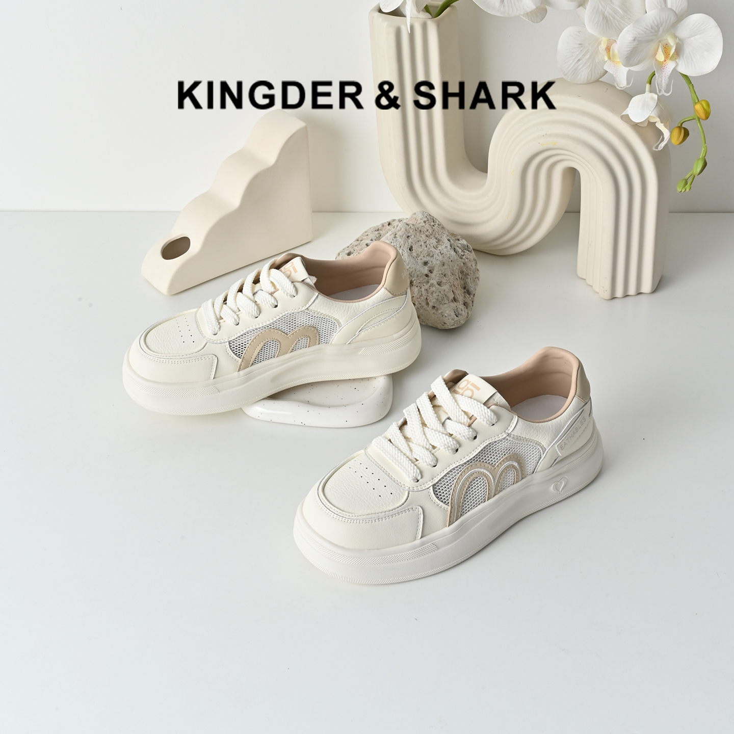 经典鲨2026年夏季专柜新品韩版薄款透气平底休闲鞋小白鞋女KW194-629051