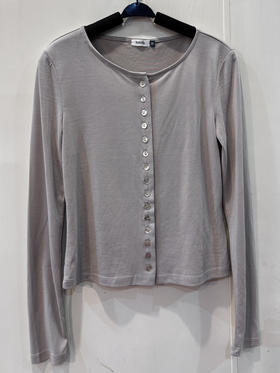 捡漏。M/1 燕麦色。 衣长53胸围88。