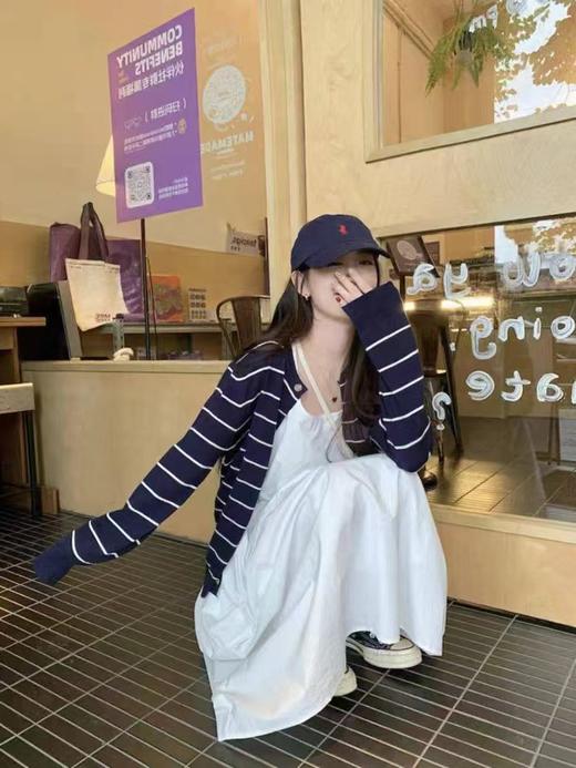 F032074日常休闲百搭微宽松直筒版型藏青条纹圆领针织开衫 商品图10