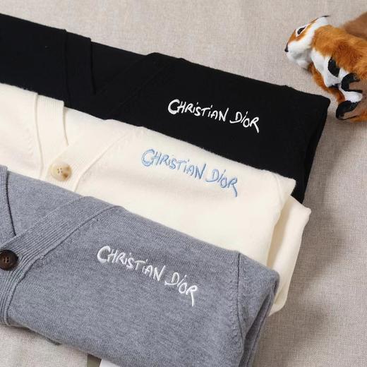 F032061休闲百搭V领排扣下摆条纹设计字母刺绣开衫 商品图5