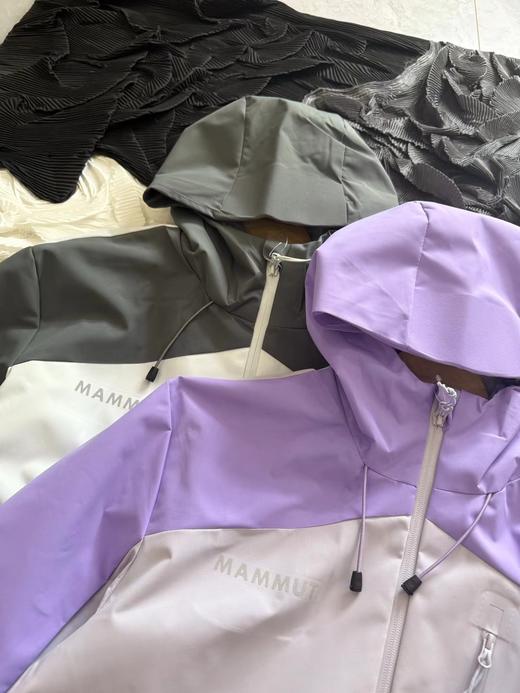 F032034女款拼接色块连帽软壳轻薄防风防泼水透气户外夹克冲锋衣 商品图2