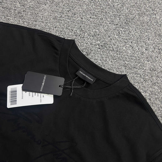 原单正品 EA阿玛尼草书植绒logo纯棉T恤， 海外版，纯棉材质 柔软舒适透气
颜色：黑色 白色
尺码：S～XXL 商品图3