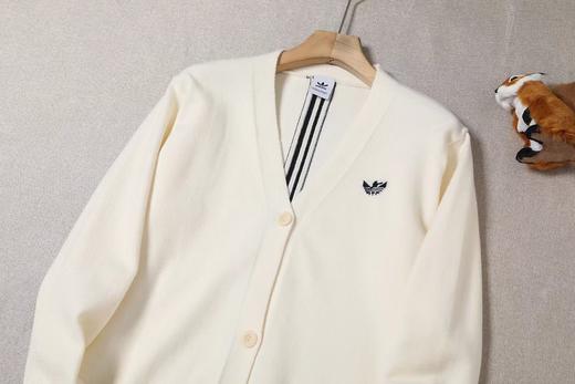 F0320140男女同款刺绣logo后背三条杠V领+排扣设计毛衣开衫 商品图8