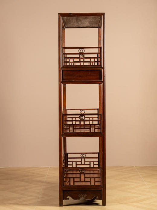 二十世纪	红木螭龙纹带围栏三层架格（一对） 商品图4