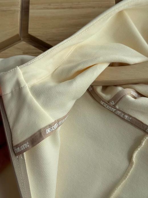 F032049春秋新款空气层面料轻盈柔软舒适女款拼接连帽开衫外套 商品图10