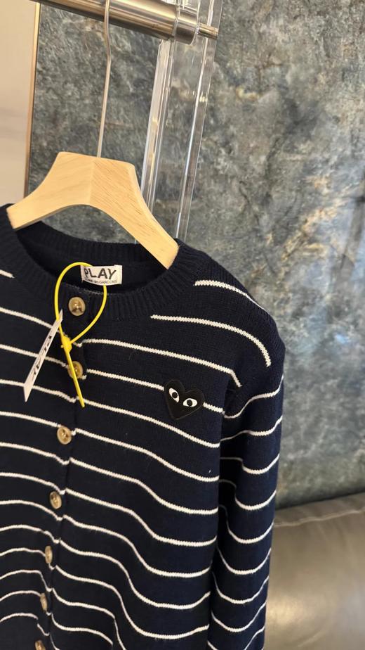 F032074日常休闲百搭微宽松直筒版型藏青条纹圆领针织开衫 商品图4