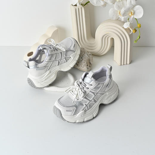 经典鲨2026年夏专柜新品韩版薄款透气舒适系带休闲老爹鞋女KW219-629071 商品图3