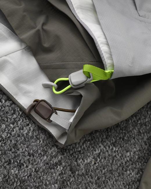 F032062运动户外徒步F防风防水透汽散热连帽防晒衣冲锋衣 商品图12