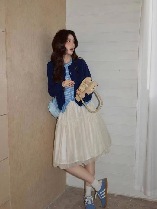 F0320148复古学院风藏青圆领蓝白条纹短款修身针织开衫 商品图4