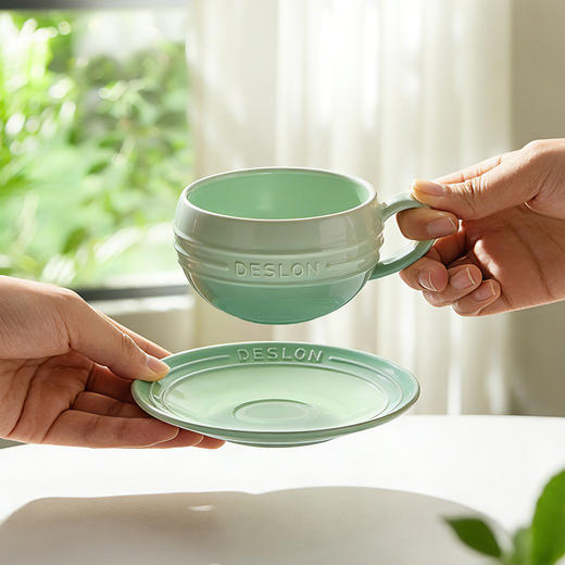 💕品牌直发！！！雅致生活｜🌈【德世朗暖阳系列陶瓷杯碟套装DFS-TZ857-6A-GN】，解锁日常小美好‼️‼️ ✅线条浮雕设计 ✅匠心陶瓷 ✅磨砂防滑底缘 ✅渐变时尚元素🔝 商品图3