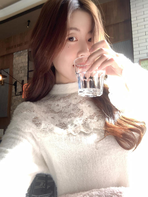 <曾小咸推荐>3.23现货秒杀 ！微信超特价！ 半高领蕾丝针织打底衫 日常159.99 立减70 秒杀89.99！！ 毛绒外套 秒杀139.99！！ 商品图7