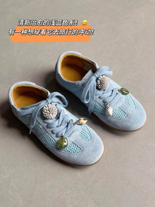 春夏秋三季可穿牛反绒德训鞋、镂空网面自带透气呼吸感！轻盈舒适防滑有质感、无论通勤、旅行✈️都能无缝切换，兼具功能性与颜值的俏皮美鞋！轻盈耐磨大底，脚感如履平地！ 商品图7