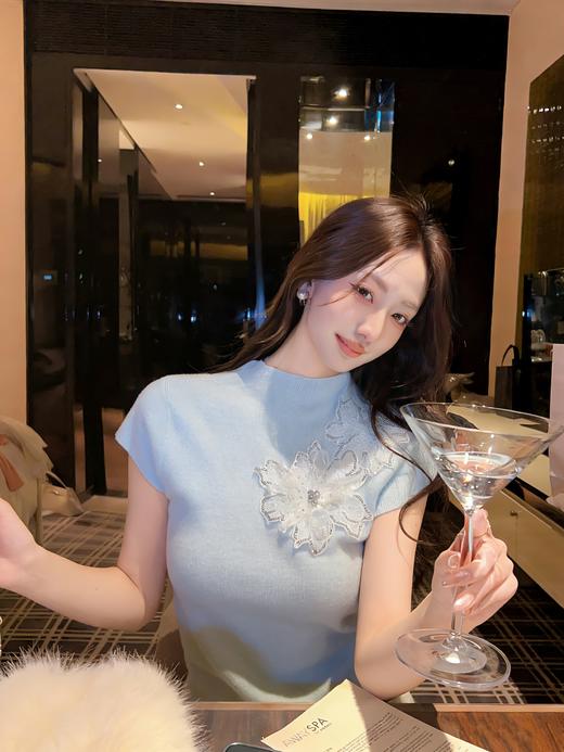 张心子【薄荷千金】半高领气质甜美方领弹力立体花朵软糯针织衫上衣 U2603051 商品图6