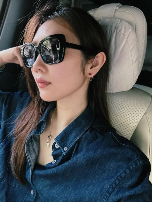 LV 当季新款 FLOWERGRAM STRASS 耳环 商品图0