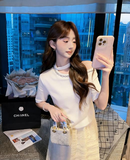 张心子【慵懒周末】挂脖露肩不规则显瘦小众设计上衣 U2603013 商品图3