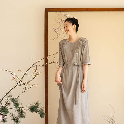 牧衣游原创 22姆米重磅双宫绸手工刺绣桑蚕丝旗袍复古中式风 孤岑 商品图0
