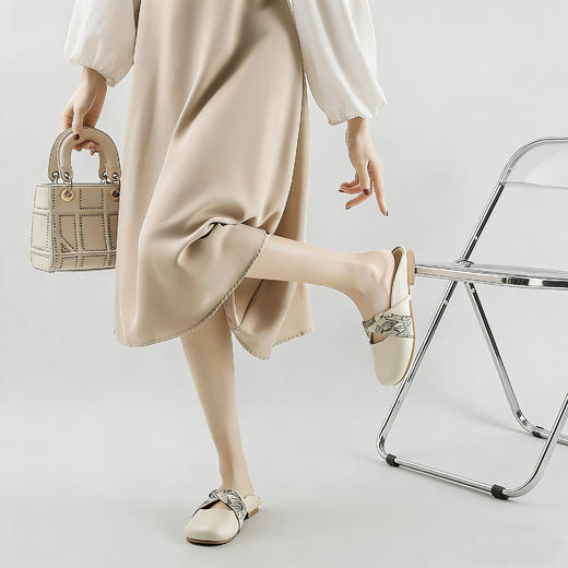 【妮悦怡  法式半拖单鞋】35-40码，PU材质，上脚轻盈不磨脚，防滑耐磨鞋底，春夏的百搭小单鞋~ 商品图0