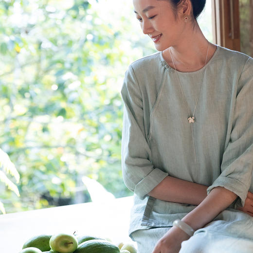 牧衣游原创 净色汉麻衬衫女新款轻薄柔软极简斜襟中式风衬衣 苍桧 商品图0