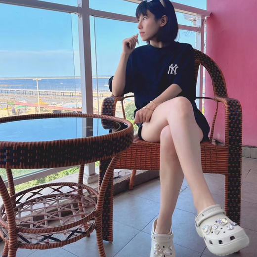 推荐 【Crocs卡骆驰·洞洞鞋】穿脱自如  轻盈透气 不闷汗无异味 EVA材质   明星同款  云朵款/泡芙款/贝雅款/明星系列  多种颜色可选【所有款不含智必星（鞋花）】 商品图10