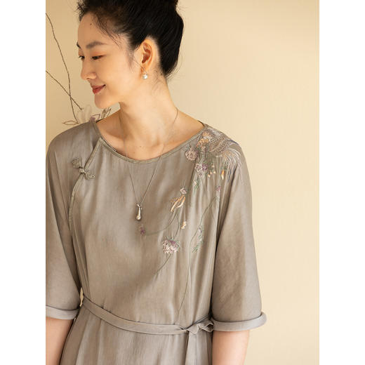 牧衣游原创 22姆米重磅双宫绸手工刺绣桑蚕丝旗袍复古中式风 孤岑 商品图3