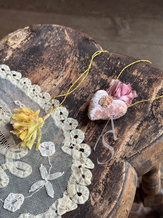 Antomoon 26SS 手工古董珠绣心型吊坠长项链 商品图9