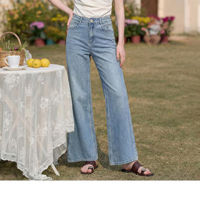 西遇浅蓝色高腰2026春季新款宽松显瘦垂感做旧阔腿喇叭牛仔裤女H0060205