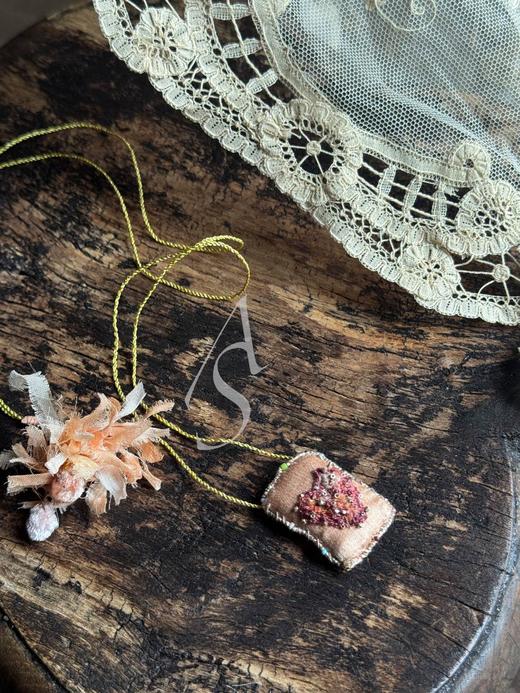 Antomoon 26SS 手工古董珠绣吊坠长项链 商品图9