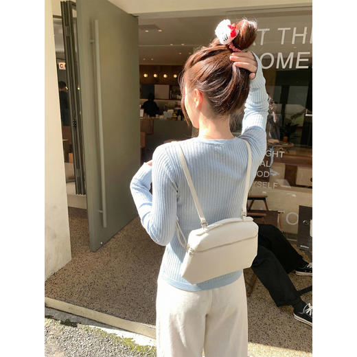 <曾小咸推荐>3.24现货秒杀 ！微信超特价！韩系挂脖假两件v领针织衫 日常169.99 立减90 秒杀79.99！！ 商品图3