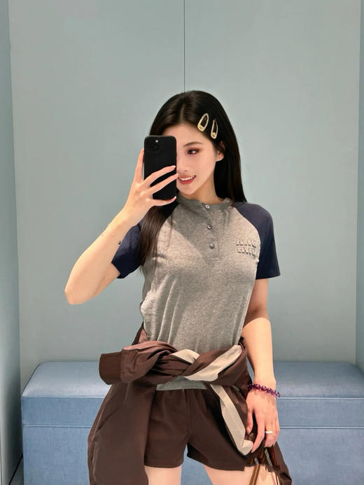 【非质量问题不退换】MiuMiu 26早春新款短袖（XHH） 商品图0