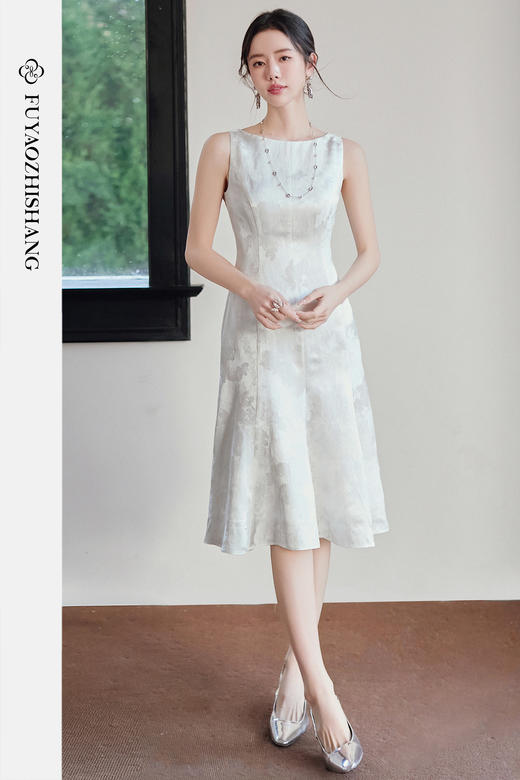 FUYAO扶摇直上 素雅白色无袖连衣裙女老钱风背心裙轻奢提花中长裙 商品图5