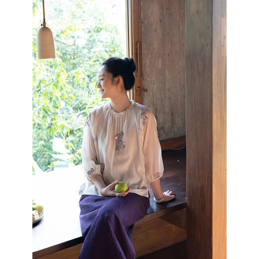 牧衣游原创 丝棉匹绣小衫女新款轻薄文艺圆领套头七分袖上衣 溪亭 商品图3