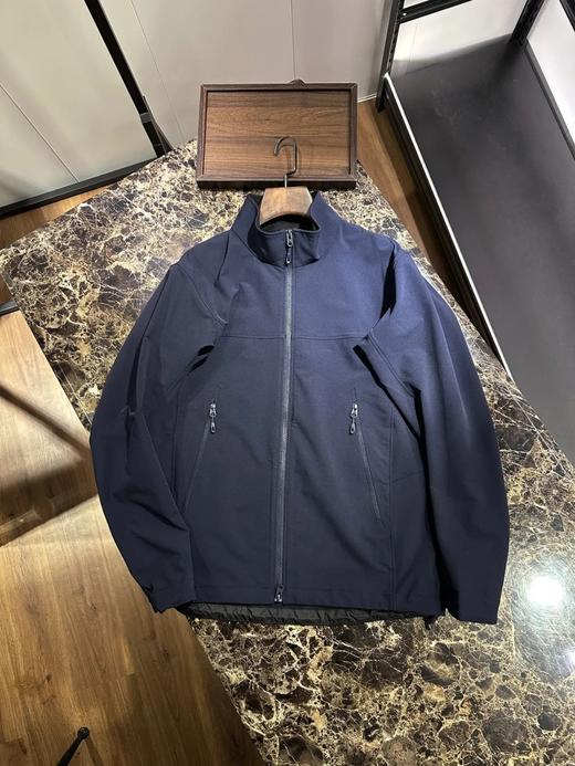极简立体软壳 利落 拉链上下开合 三色齐发 城市通勤与轻户外双重适配 商品图5