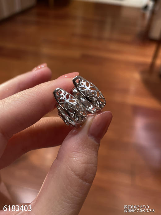 6183403，无事牌耳钉。具体价格微信咨询 商品图6