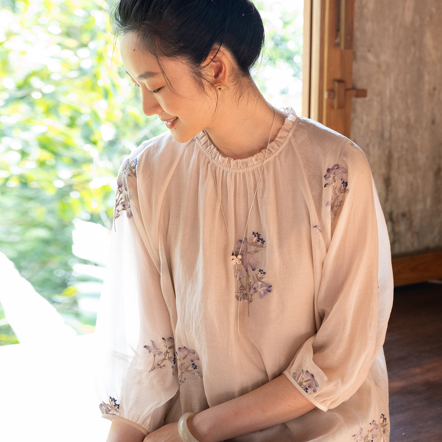 牧衣游原创 丝棉匹绣小衫女新款轻薄文艺圆领套头七分袖上衣 溪亭