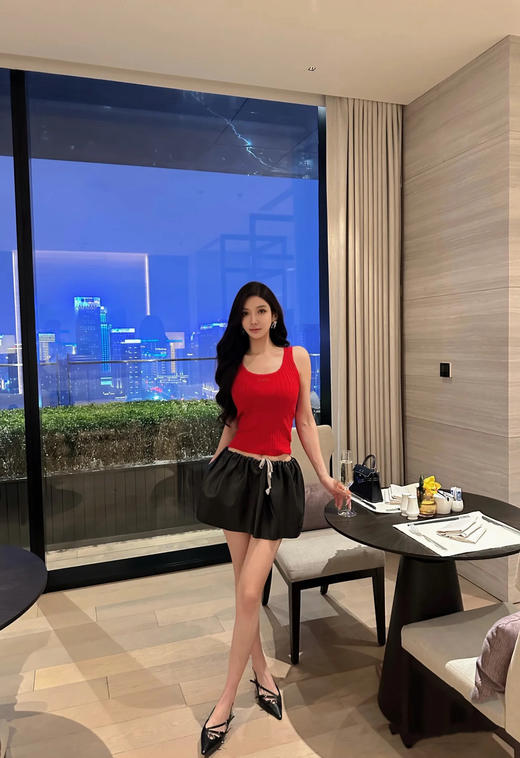 【非质量问题不退换】MiuMiu 26早春新款背心 两色（XHH） 商品图11