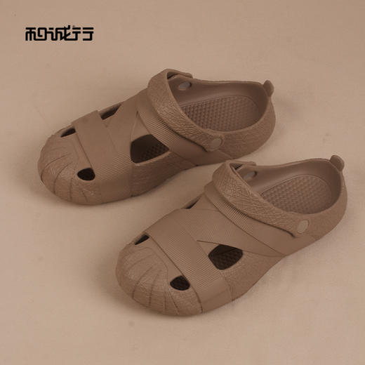 和诚行2026夏季新款踩屎感外穿户外沙滩休闲防滑耐磨包头男式休闲拖鞋0470216 商品图1