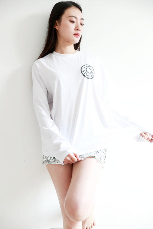 胸口字母长袖tee，水洗做旧工艺。美式复古基础套头式上衣E032168 商品图12