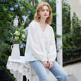 西遇法式v领2026春新款轻薄褶皱全棉贴花边泡泡袖上衣长袖女衬衫H0060195