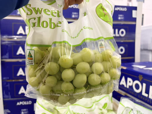 澳洲甜地球青提，无籽无渣，冰镇过后更是绝了，清甜中带着丝丝凉意，果皮薄到几乎无存在感，咬下去“啵”一声爆汁～冰糖甜直戳味蕾，还有淡淡玫瑰香，脆度拉满爱吃无籽青提的狂喜～2斤/份 商品图3