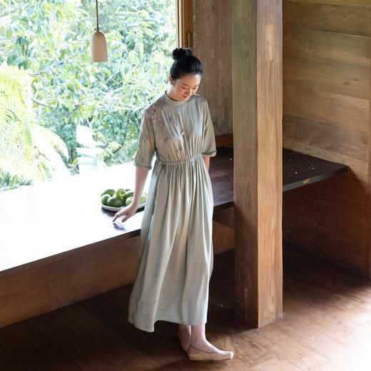 牧衣游原创 22姆米重磅双宫绸重工手绣连衣裙桑蚕丝气质长裙 眠思 商品图0