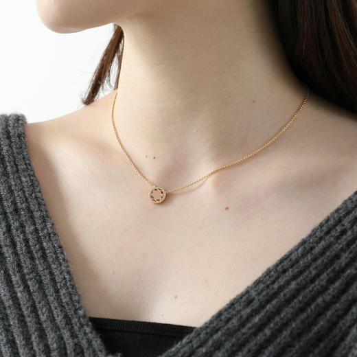 332-1拖拉吧唧 纯圆正 KIRA限量 短项链 镂空圆形徽标字母 施华晶钻➕超mini珍珠 商品图0