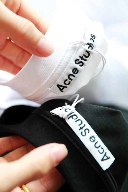 胸口字母长袖tee，水洗做旧工艺。美式复古基础套头式上衣E032168 商品图1