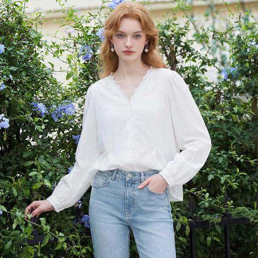 西遇法式v领2026春新款轻薄褶皱全棉贴花边泡泡袖上衣长袖女衬衫H0060195 商品图2