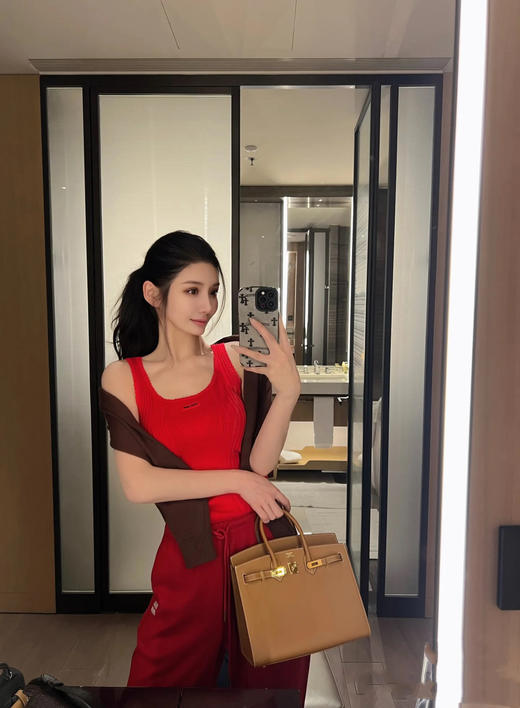 【非质量问题不退换】MiuMiu 26早春新款背心 两色（XHH） 商品图14