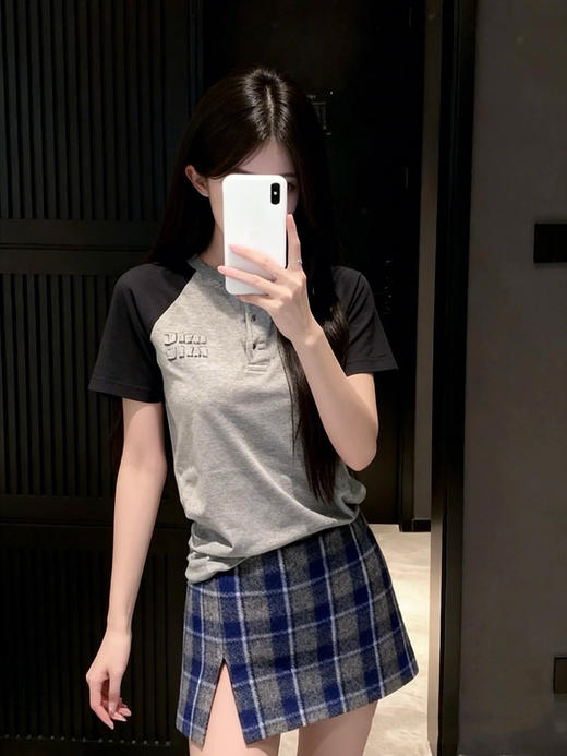 【非质量问题不退换】MiuMiu 26早春新款短袖（XHH） 商品图3