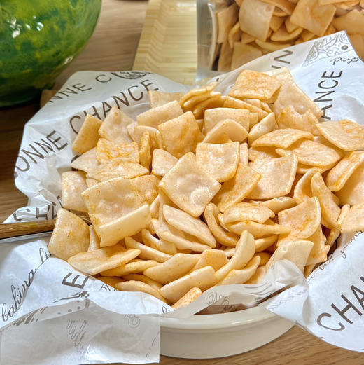 【莫奈叔叔·鲜虾片】添加了10%鲜虾，虾味浓郁丰富 ，口感鲜香十足，口口酥脆，150g/袋 商品图6