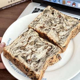 【美味壹客全麦坚果厚切吐司】多重用料，层次分明，厚切扎实，麦香浓郁，满满的坚果一口下去全都是料!